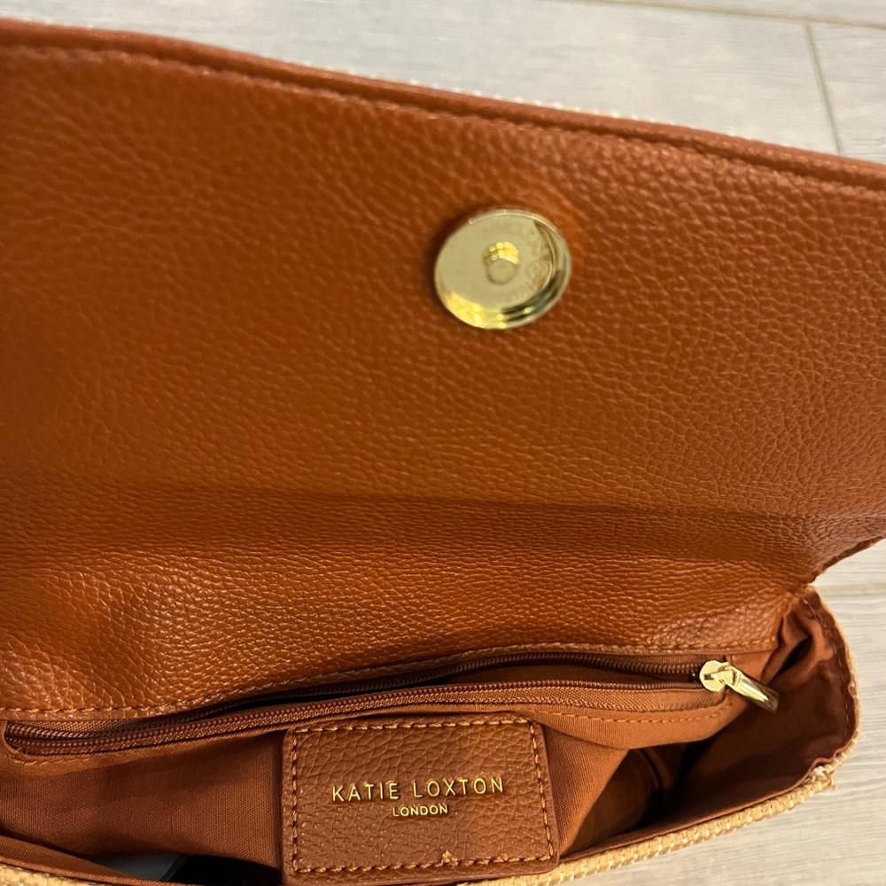 Katie Loxton London Elegant Tan Woven Straw Crossbody Bag with Gold Chain - Picture 10 of 15